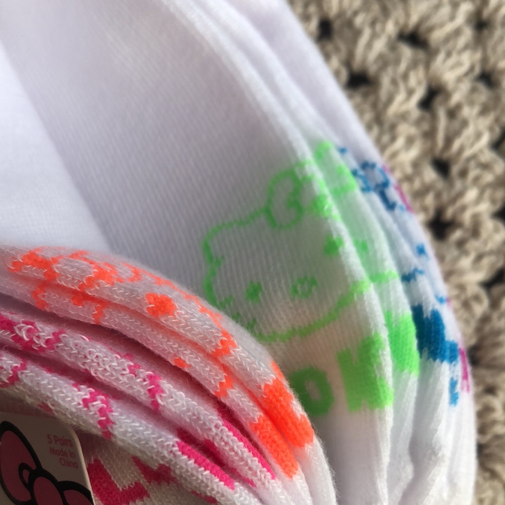 Hello Kitty No Show Socks - Picture 5 of 7